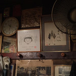 三河屋 - 故さくらももこ先生の色紙。
      その上にはひっそりと角野卓造氏のサインも。