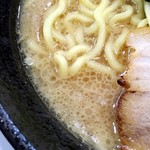 横浜家系源家らーめん - ライト＆マイルドなCKスープ。熱々でした。