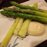 金町製麺 - 焼きアスパラガスのアンチョビマヨ　390円