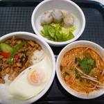 バンコクチキンライス南国泰飯 - ガパオ丼セット