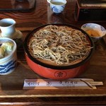 丸泉手打そば店 - 料理写真:やや黒みがかった田舎そば