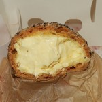 シュークリー - ・「シュークリーム(¥260)」の断面。