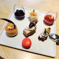 ブッフェアンドカフェ スロープサイドダイナー ザクロ - 