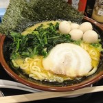 横浜家系ラーメン ガチ家 - 醤油豚骨、うずら増し（コインパーキングのサービス）