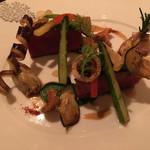 ガストロノミー ジョエル・ロブション - 鳥取県産黒毛和牛 ポアレにし、パプリカとジロール茸と共に アルルカン仕立てで