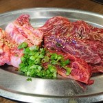 Wagyu Uhoru Mom Bu Ngoshouten - カルビとハラミ