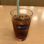 ジョイフル - とりあえずドリンクバーの烏龍茶を飲んで！