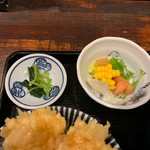 饂飩とお酒 からほり きぬ川 - 小鉢と漬物