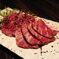 Let it Beef - ◆北海道産牧草牛のトロ刺し　1,780円(税別)