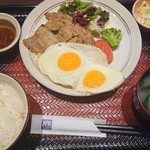 大戸屋 - 四元豚の醤油麴漬け月見定食6切れ900円