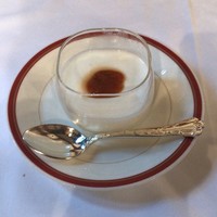 ダイニングルーム - ヨーグルト ブラッドオレンジジャム添え