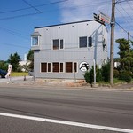 Aomori Chuu Ka Soba Oru Weizu - 道路側から見た外観