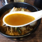 香港バル ラカンカ - スープはかなり辛いです