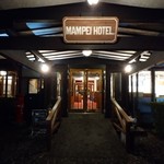 Mampei Hoteru - 夜の 正面玄関