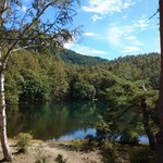 万平ホテル - ふろく    御射鹿池      東山魁夷「緑響く」の モチーフに なった池です