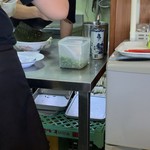 黒田屋 - 足元に食材やレンゲ等を置くのはどうかなと思います。