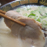 博多三氣 - ホロっと崩れる柔らかチャーシュー。