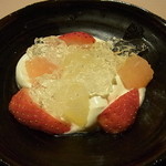 神楽坂 石かわ - フルーツ和え　白ワインとシェリー酒のソース