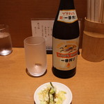 中華そば うえまち - 麒麟一番搾り、つき出し付き