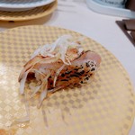 Uobei - サーモンペッパーマヨ炙り（シャリまで炙りすぎでは？）