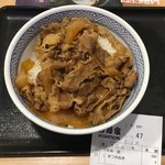 Yoshinoya - キャーーー！！！牛丼並！
                        
                        値段は『すき家』よりちょっとだけ高い。
                        
                        
                        
                        