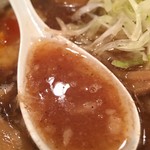 中華ソバ 櫻坂 - 濃厚でオイリーなスープ