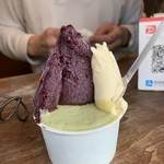 115268532 - 緑の部分はピスタチオ、白い部分はマルサラワインのジェラート