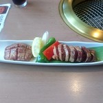 大正浪漫焼肉 金剛園 ろまん亭 - 牛タンと牛サガリのステーキ