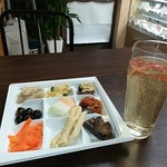 洋惣菜 亀洋 - おつまみセット1000円と　地中海ハイボール✨