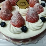 フロ・プレステージュ - いちごのショートケーキ(大・18cm)。ショート、っつうてもデコレーション