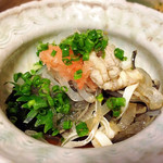 旬鮮味処 かつら - （2018年12月下旬）
      鉄皮。
      ポン酢を楽しむというか（笑）
      コリコリ食感がたまらないですね♪
      母の好きな一品です (・ω<) 