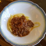 アンカーズラウンジ - パルミジャーノ・レッジャーノの器で絡めたチーズパスタ・ボロネーゼソース