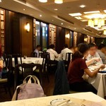 梅花廳 - 座った席から見た店内