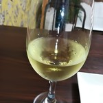 洋惣菜 亀洋 - 白ワインも旨し〜　結構酔っぱらってきた〜