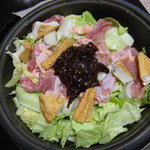 橋本かしわ店 - 親皮とキャベツを入れて亀八さんの味噌で味付け