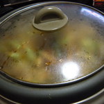 橋本かしわ店 - 親皮とキャベツを入れて亀八さんの味噌で味付け