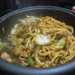 橋本かしわ店 - 親皮とキャベツを入れて亀八さんの味噌で味付け＆うどん