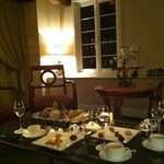 エメ・ヴィベール - 2階サロンで食後のコーヒーを