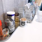 オールド スクール 中華そば ミヤ デ ラ ソウル - テーブル