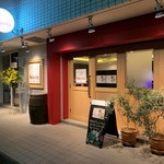イタリアンキッチン＆バール ナヴィータ - 赤い木枠が目印です。