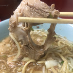 ラーメン二郎 中山駅前店 - ぶたリフト脂部分