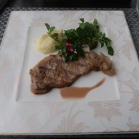 R restaurant & bar - 平田牧場三元豚 クレソンとマッシュルームのサラダ添え パロ・コルタドソース