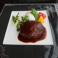 R restaurant & bar - ハンバーグステーキ ポーチドエッグと季節野菜添え「万久味噌店」江戸甘味噌ソース