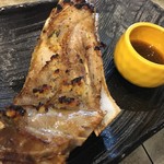 Oven-roasted tuna fish with garlic