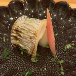 割烹 一楓 - 焼き物：太刀魚 いい焼き具合。ここで日本酒追加。