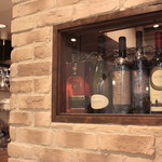 横浜 反町 ダホーリー - イタリアの街角をイメージしたレンガ作りのワインセラー