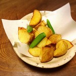 旬鮮味処 かつら - （2019年5月上旬）
      竜王新じゃが唐。
      これ、ホックホクで美味しいのです(*´꒳`*)