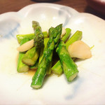 旬鮮味処 かつら - （2019年5月上旬）
      アスパラ。
      ホタテ貝柱まで♪
      取り合いになりそうだった一品（笑）