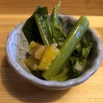 八百屋食堂 まるも - つるむらさきとオレンジのくるみ和え