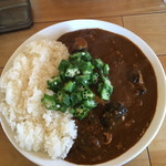 ブルズカレー - ブルズカレー 並盛  580円 ＋ オクラ  100円